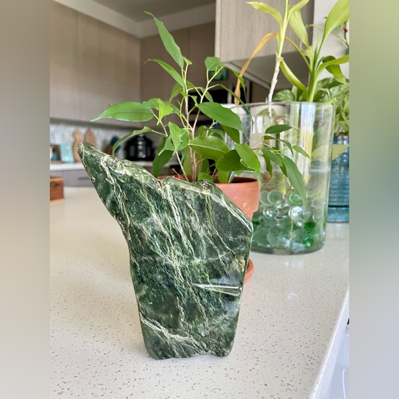 Nephrite Jade Freeform - Picture 4 of 7